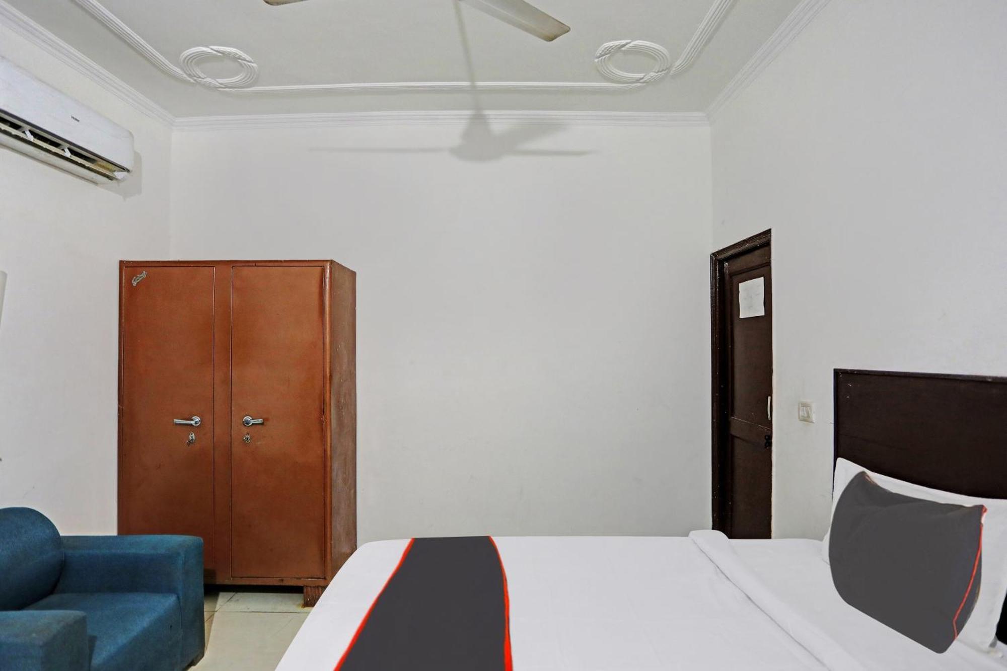 Collection O Mayank Guest House Near Iskcon Temple Noida Kālkāji Devi Exterior foto